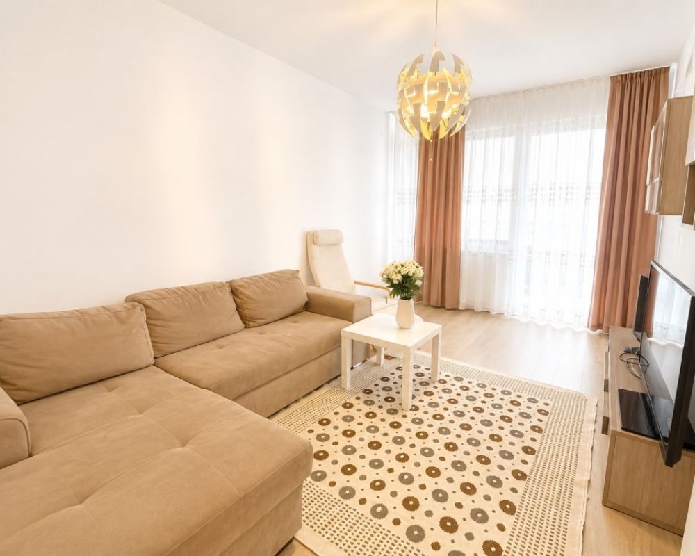 Apartament cu 3 camere+loc de parcare de inchiriat
